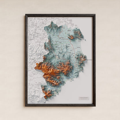 Mapa de relieve del Baix Empordà, con el territorio en color y el entorno en blanco. Presentación con marco. 30 × 40 cm. Estilo Azul y naranja.