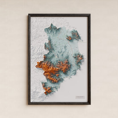 Mapa de relieve del Baix Empordà, con el territorio en color y el entorno en blanco. Presentación con marco. 61 × 91 cm. Estilo Azul y naranja.