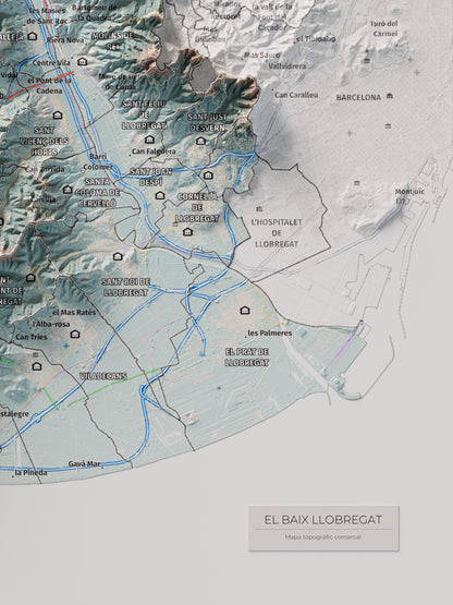 Mapa de relleu del Baix Llobregat, amb el territori en color i l’entorn en blanc. Detall de la part inferior dreta. 30 × 40 cm. Estil Blau i taronja.