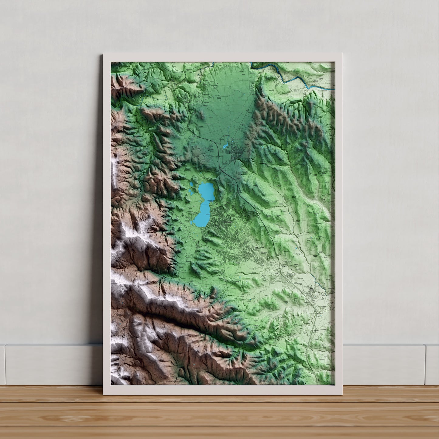 Mapa artístico del relieve de Banyoles, en el Pla de l'Estany, con 15 km de entorno y base topográfica ICGC. Presentación enmarcada.