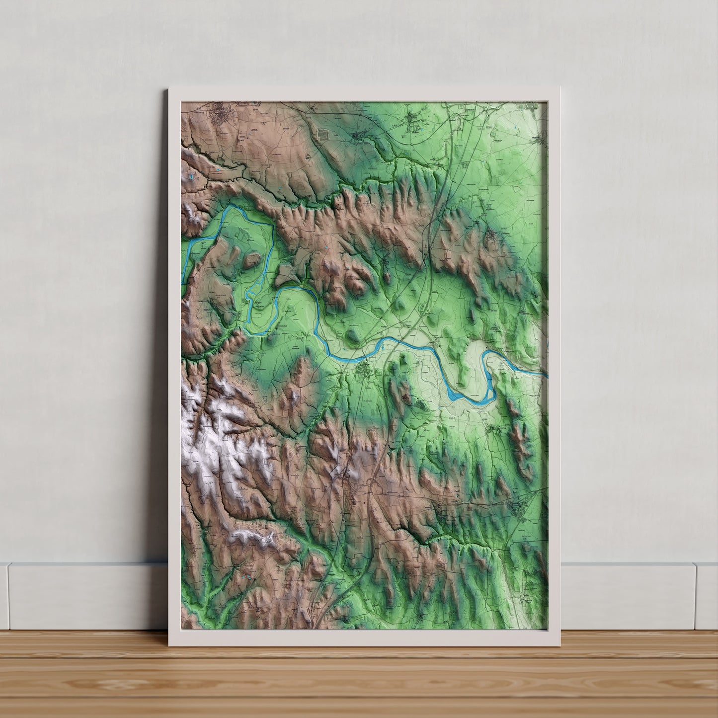 Mapa artístico del relieve de Bàscara, al Alt Empordà, con 15 km de entorno y base topográfica ICGC. Presentación enmarcada.