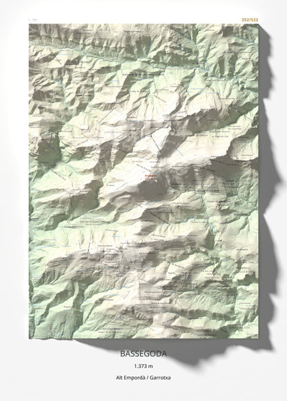 Mapa de relieve de Bassegoda, 1373 m, Alt Empordà · Garrotxa, lámina 100 Cims de Trobart 50 × 70 cm.