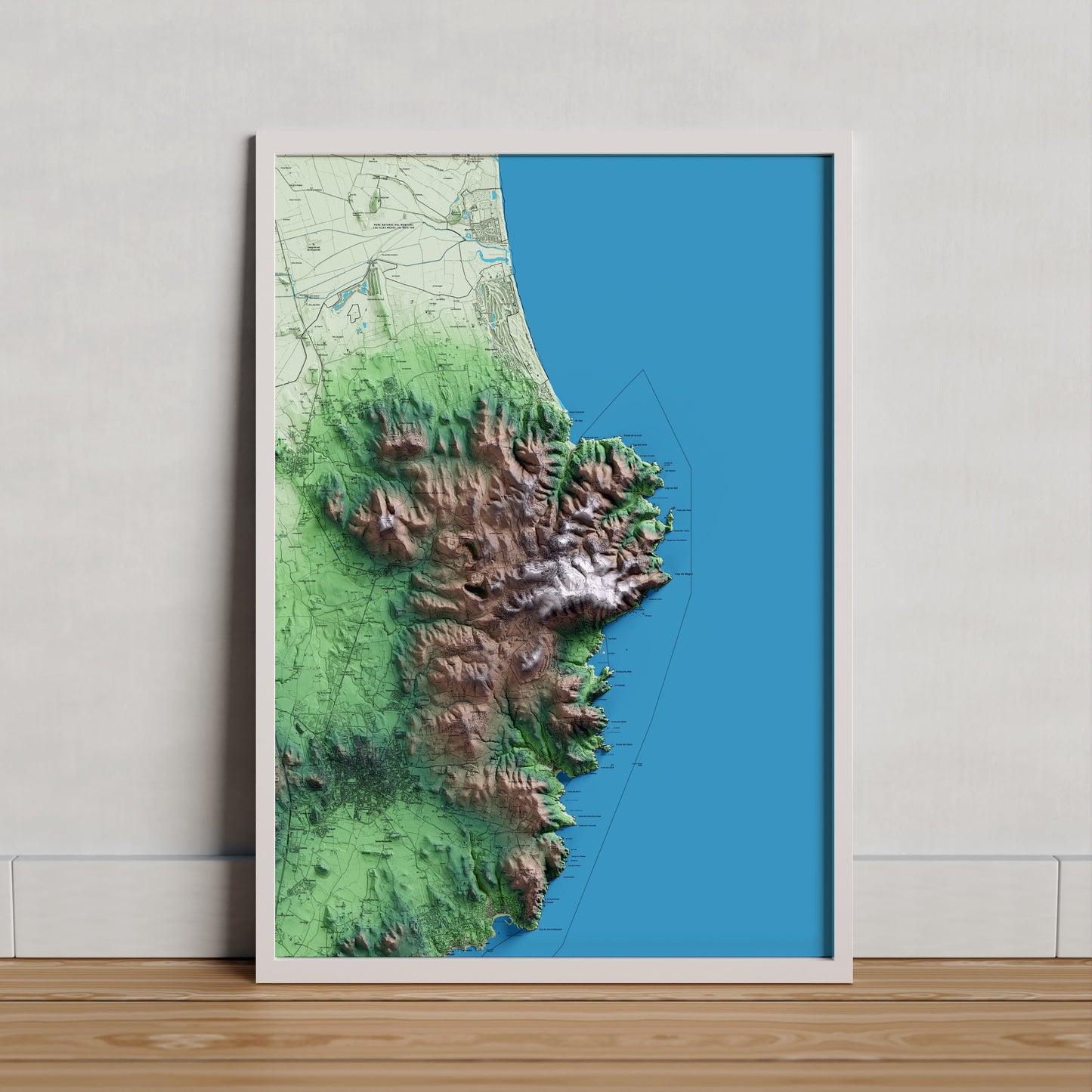 Mapa artístico del relieve de Begur, al Baix Empordà, con 15 km de entorno y base topográfica ICGC. Presentación enmarcada.