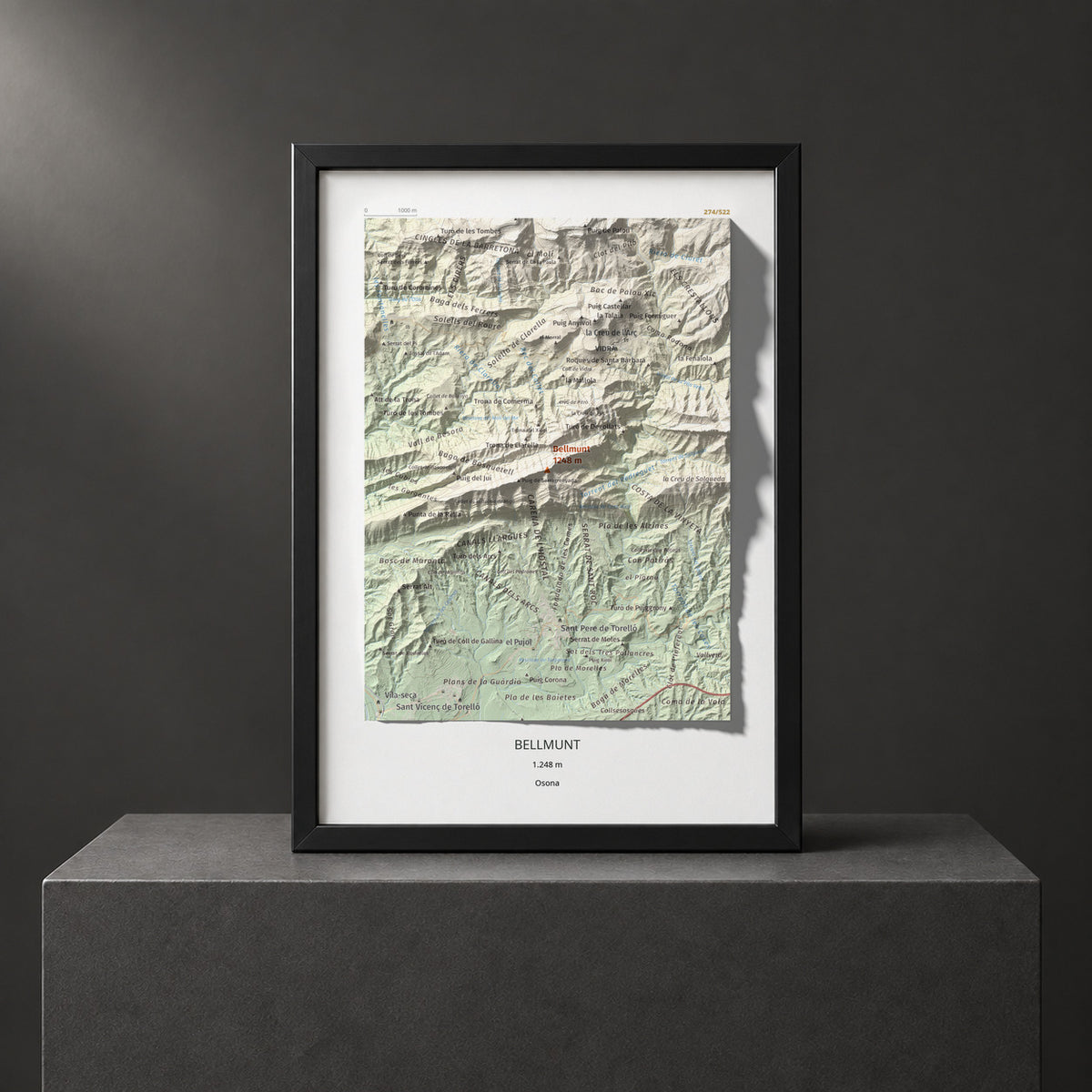 Mapa de relieve de Bellmunt, 1248 m, Osona, lámina 100 Cims de Trobart. Presentación enmarcada. 21 × 30 cm.