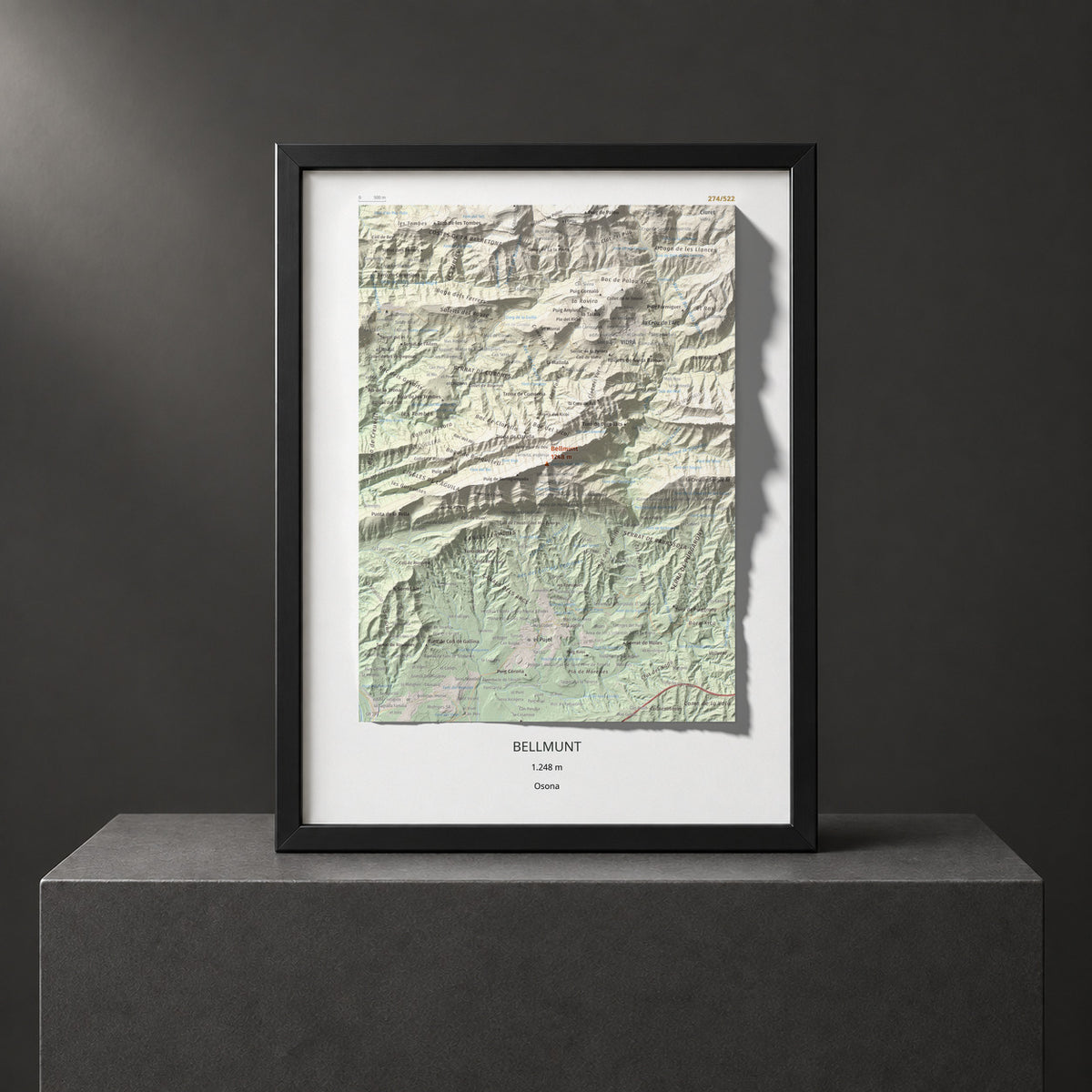 Mapa de relieve de Bellmunt, 1248 m, Osona, lámina 100 Cims de Trobart. Presentación enmarcada. 30 × 40 cm.