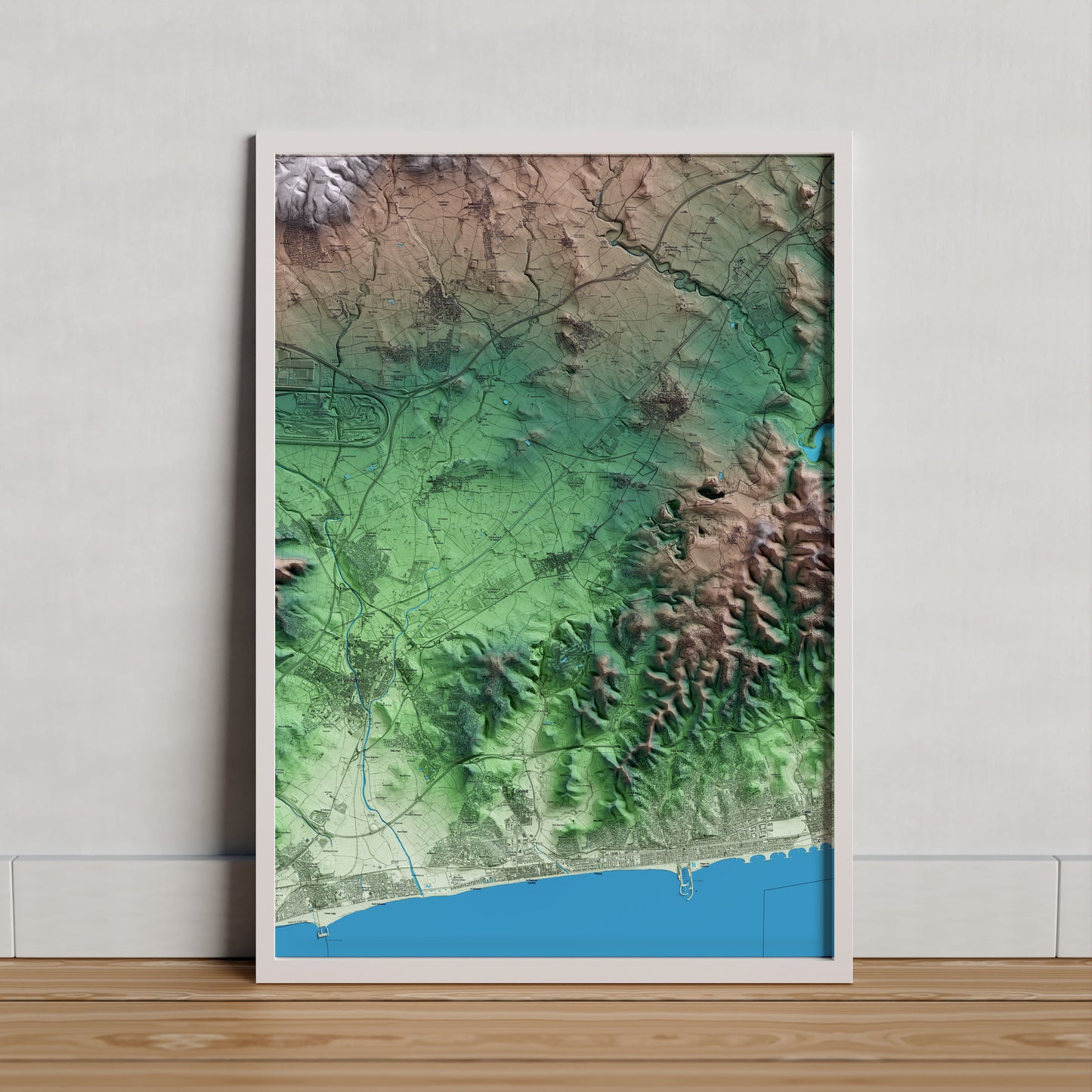 Mapa artístico del relieve de Bellvei, al Baix Penedès, con 15 km de entorno y base topográfica ICGC. Presentación enmarcada.