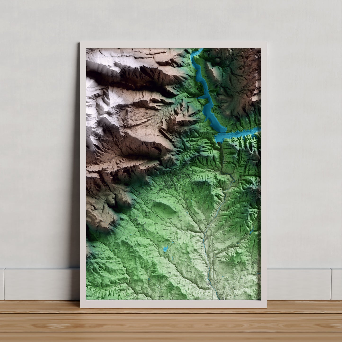Mapa artístico del relieve de Berga, al Berguedà, con 15 km de entorno y base topográfica ICGC. Presentación enmarcada.