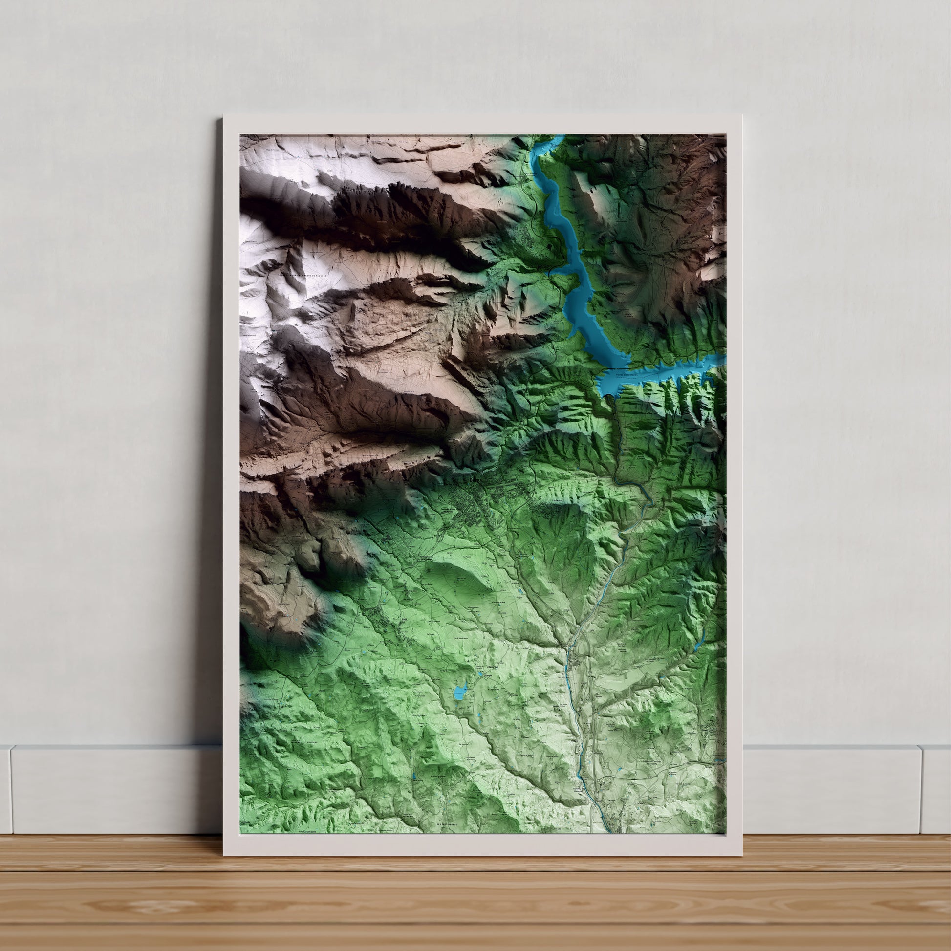 Mapa artístico del relieve de Berga, al Berguedà, con 15 km de entorno y base topográfica ICGC. Presentación enmarcada.