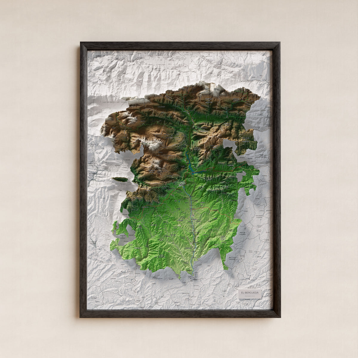 Mapa de relieve del Berguedà, con el territorio en color y el entorno en blanco. Presentación con marco. 50 × 70 cm. Estilo Clásico.