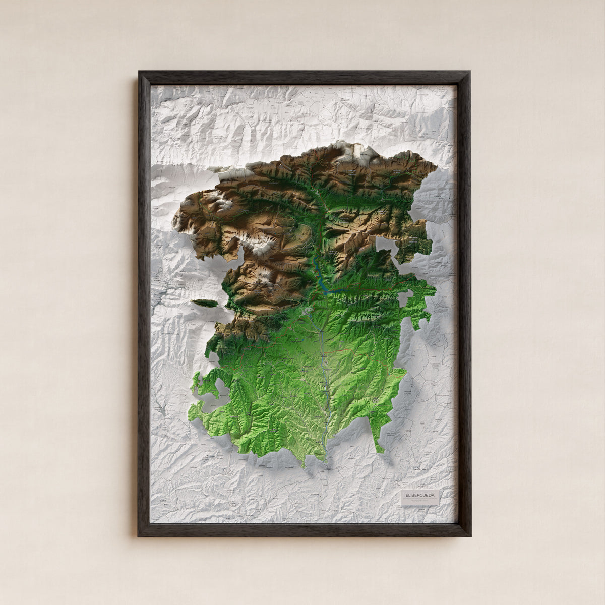 Mapa de relieve del Berguedà, con el territorio en color y el entorno en blanco. Presentación con marco. 70 × 100 cm. Estilo Clásico.