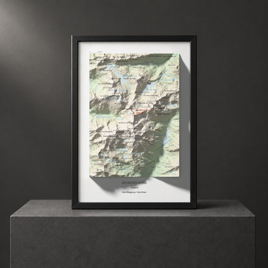 Mapa de relieve de Besiberri Nord, 3008 m, Alta Ribagorça · Val d'Aran, lámina 100 Cims de Trobart. Presentación enmarcada. 21 × 30 cm.