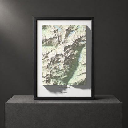 Mapa de relieve de Besiberri Sud, 3023 m, Alta Ribagorça, lámina 100 Cims de Trobart. Presentación enmarcada. 50 × 70 cm.