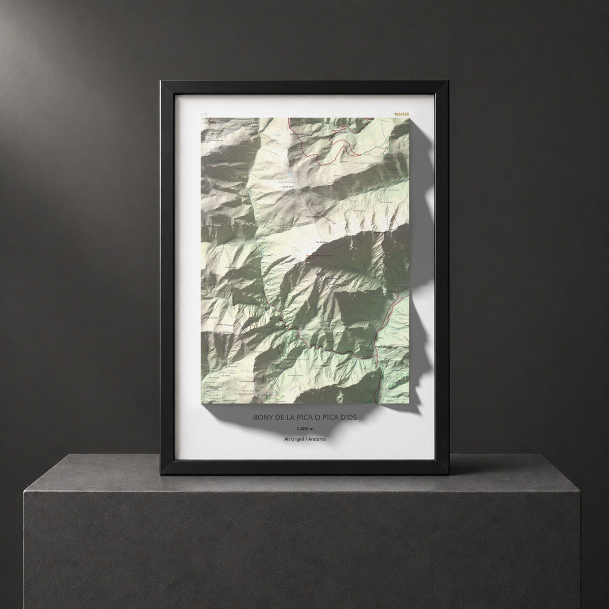 Mapa de relieve de Bony de la Pica o Pica d'Os, 2405 m, Alt Urgell · Andorra, lámina 100 Cims de Trobart. Presentación enmarcada. 50 × 70 cm.