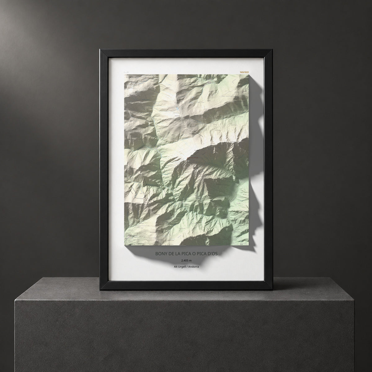 Mapa de relieve de Bony de la Pica o Pica d'Os, 2405 m, Alt Urgell · Andorra, lámina 100 Cims de Trobart. Presentación enmarcada. 70 × 100 cm.