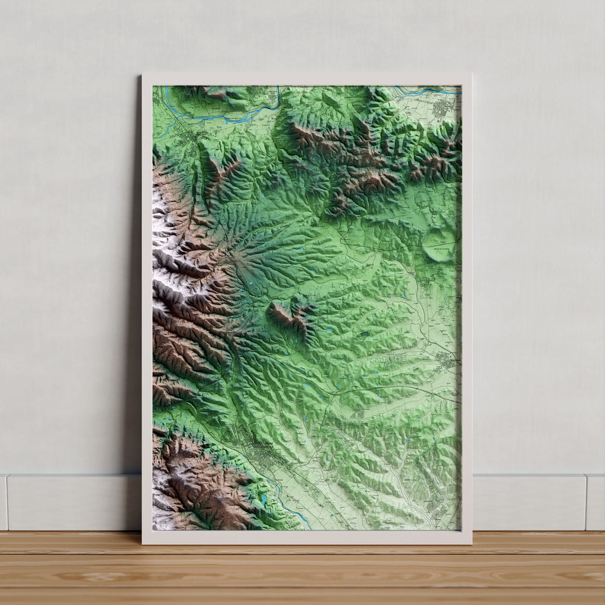 Mapa artístico del relieve de Brunyola i Sant Martí Sapresa, a la Selva, con 15 km de entorno y base topográfica ICGC. Presentación enmarcada.