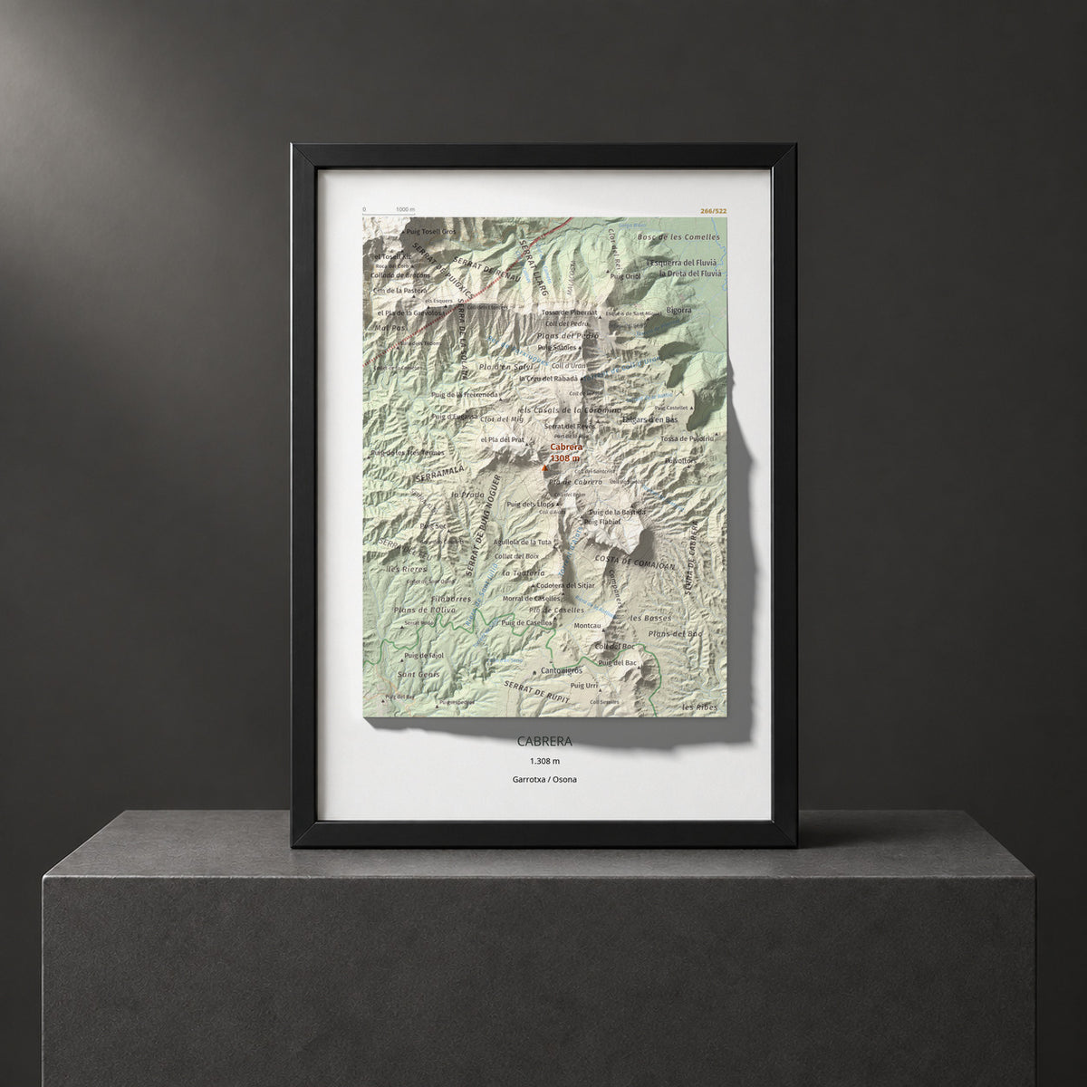 Mapa de relieve de Cabrera, 1308 m, Garrotxa · Osona, lámina 100 Cims de Trobart. Presentación enmarcada. 21 × 30 cm.