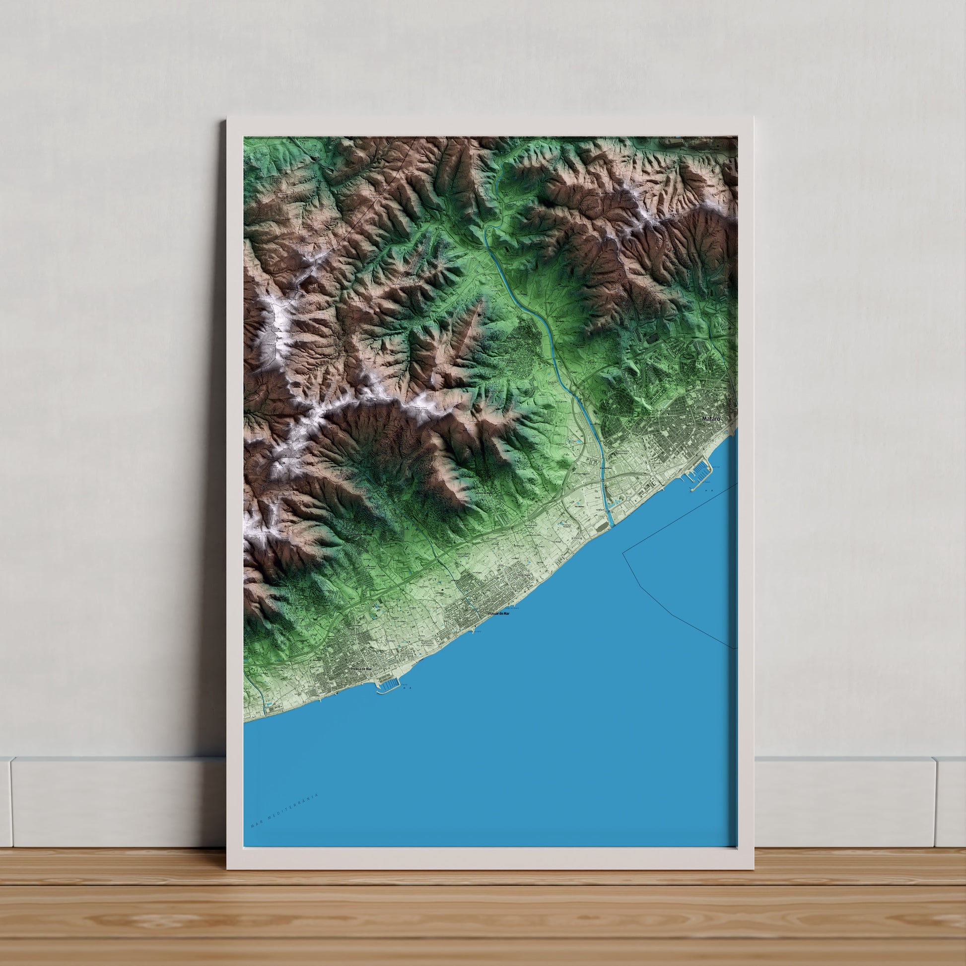 Mapa artístico del relieve de Cabrera de Mar, al Maresme, con 15 km de entorno y base topográfica ICGC. Presentación enmarcada.