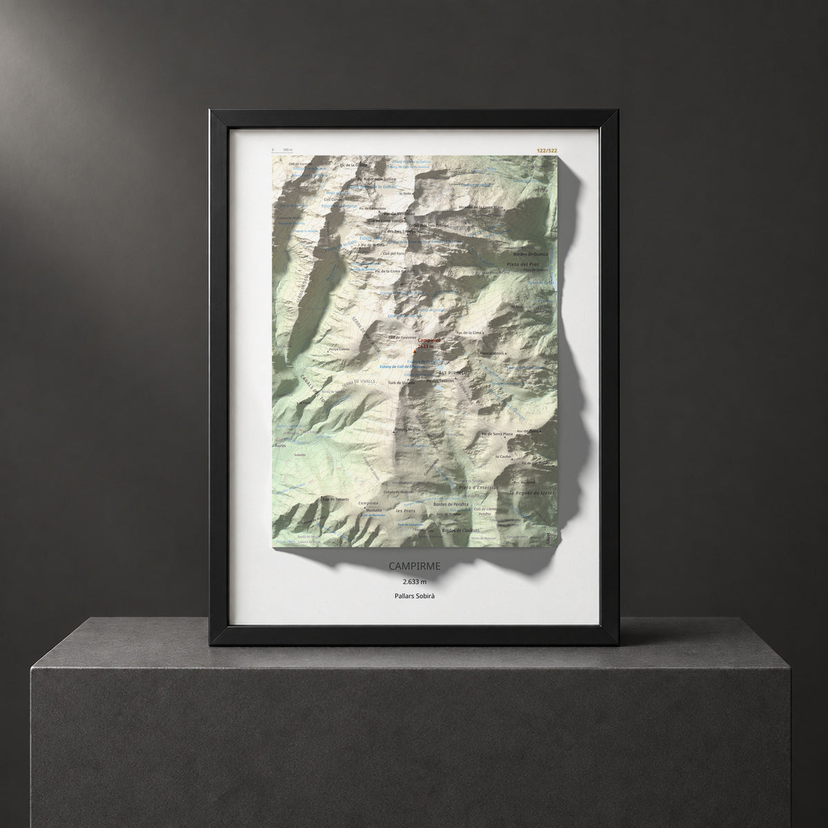 Mapa de relieve de Campirme, 2633 m, Pallars Sobirà, lámina 100 Cims de Trobart. Presentación enmarcada. 30 × 40 cm.