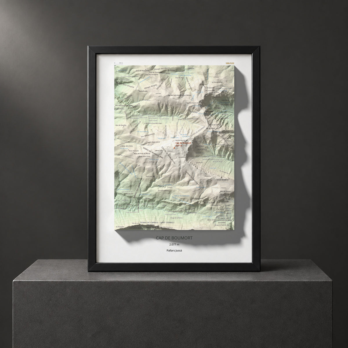 Mapa de relieve de Cap de Boumort, 2077 m, Pallars Jussà, lámina 100 Cims de Trobart. Presentación enmarcada. 30 × 40 cm.