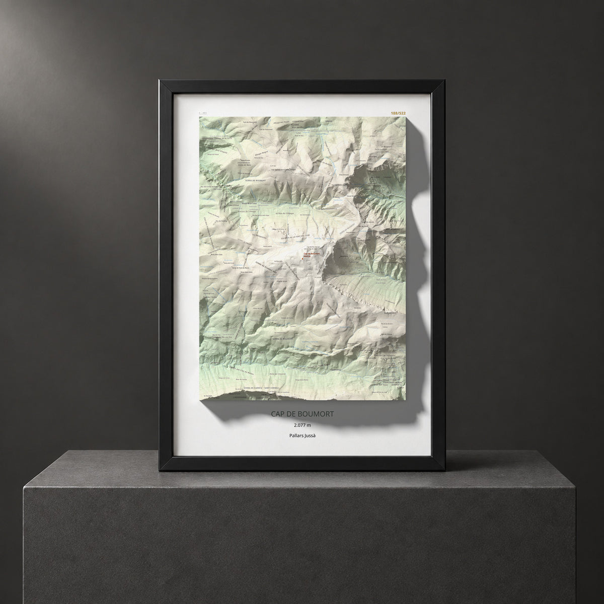 Mapa de relieve de Cap de Boumort, 2077 m, Pallars Jussà, lámina 100 Cims de Trobart. Presentación enmarcada. 50 × 70 cm.