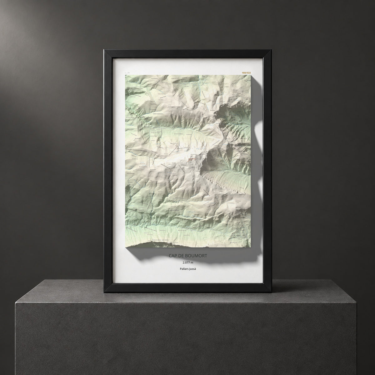 Mapa de relieve de Cap de Boumort, 2077 m, Pallars Jussà, lámina 100 Cims de Trobart. Presentación enmarcada. 61 × 91 cm.