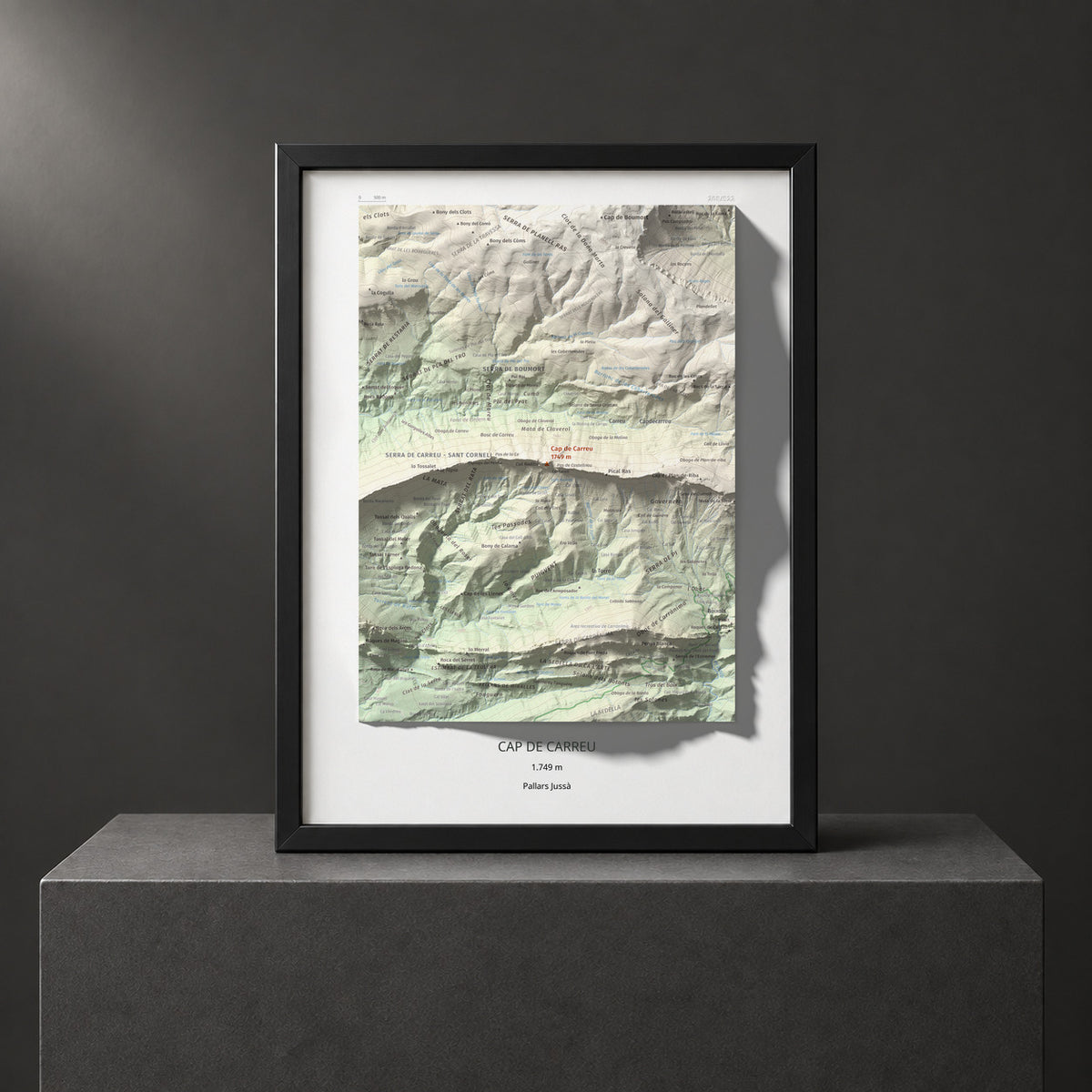 Mapa de relieve de Cap de Carreu, 1749 m, Pallars Jussà, lámina 100 Cims de Trobart. Presentación enmarcada. 30 × 40 cm.