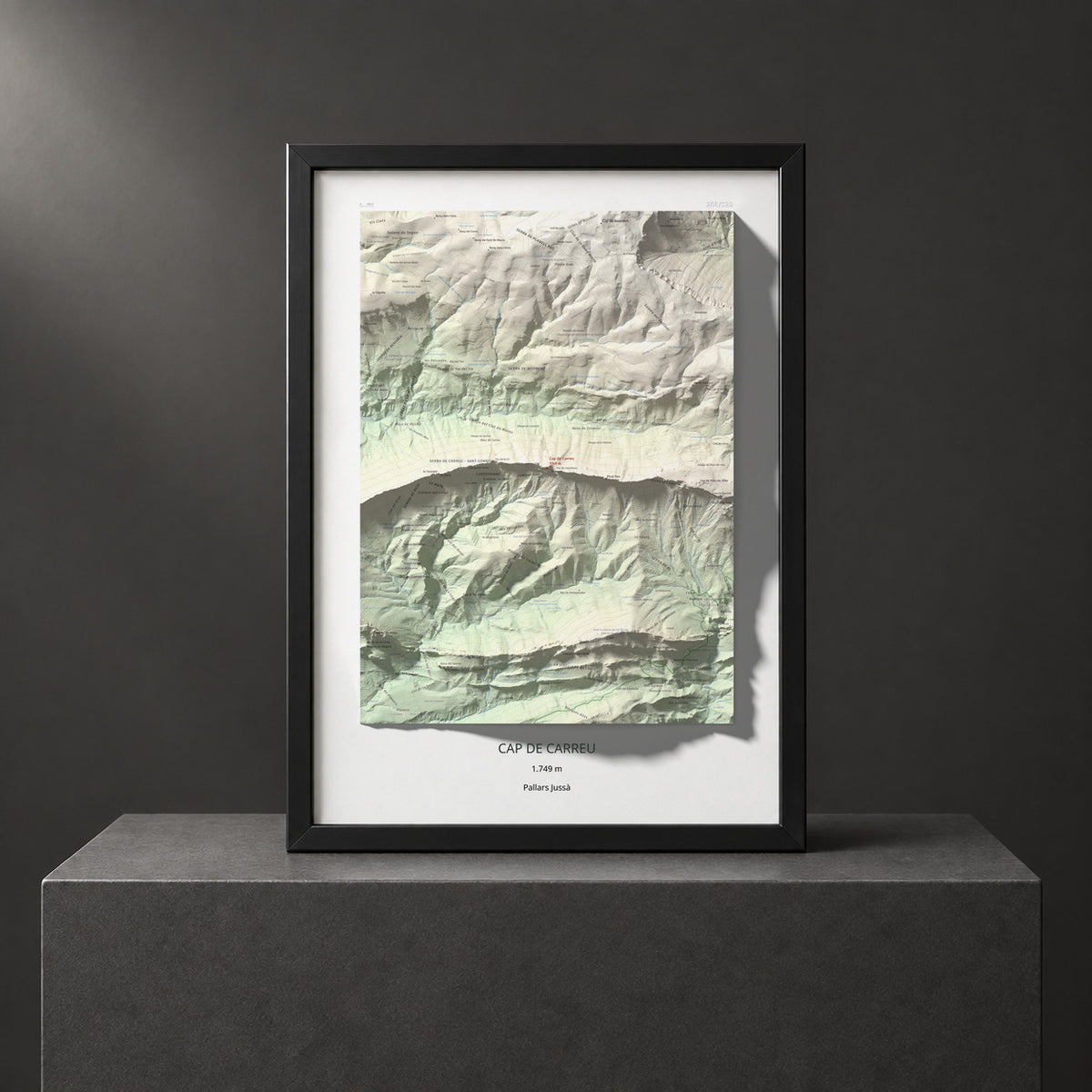Mapa de relieve de Cap de Carreu, 1749 m, Pallars Jussà, lámina 100 Cims de Trobart. Presentación enmarcada. 50 × 70 cm.