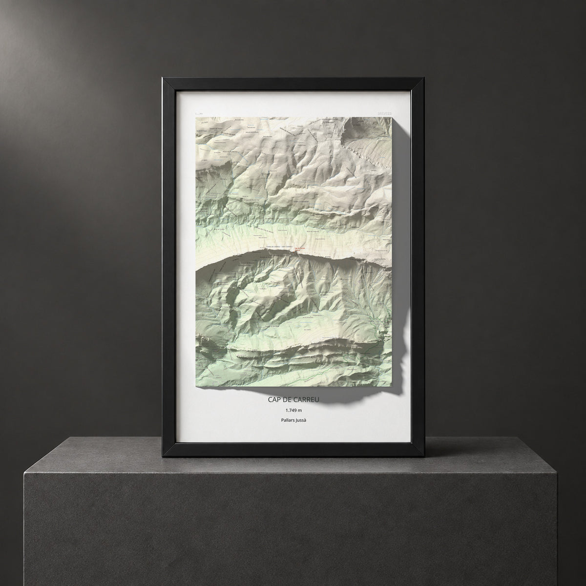 Mapa de relieve de Cap de Carreu, 1749 m, Pallars Jussà, lámina 100 Cims de Trobart. Presentación enmarcada. 61 × 91 cm.