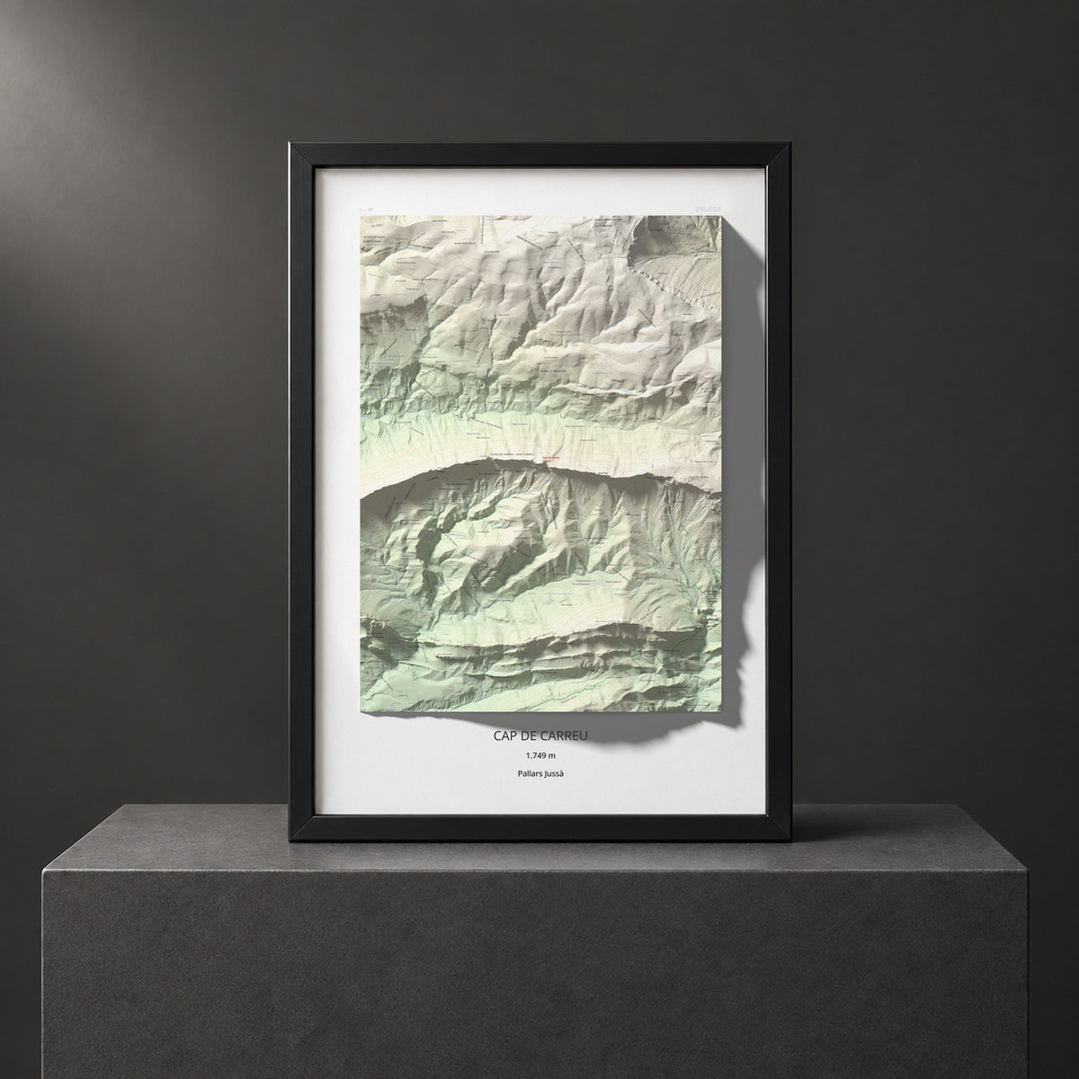 Mapa de relieve de Cap de Carreu, 1749 m, Pallars Jussà, lámina 100 Cims de Trobart. Presentación enmarcada. 70 × 100 cm.