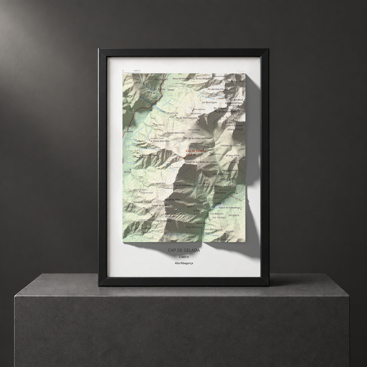 Mapa de relieve de Cap de Gelada, 2449 m, Alta Ribagorça, lámina 100 Cims de Trobart. Presentación enmarcada. 21 × 30 cm.