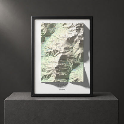 Mapa de relieve de Cap de Gelada, 2449 m, Alta Ribagorça, lámina 100 Cims de Trobart. Presentación enmarcada. 30 × 40 cm.