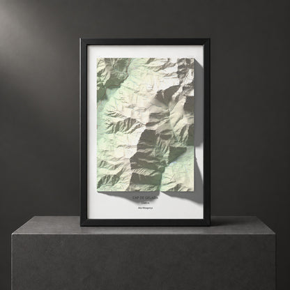 Mapa de relieve de Cap de Gelada, 2449 m, Alta Ribagorça, lámina 100 Cims de Trobart. Presentación enmarcada. 61 × 91 cm.