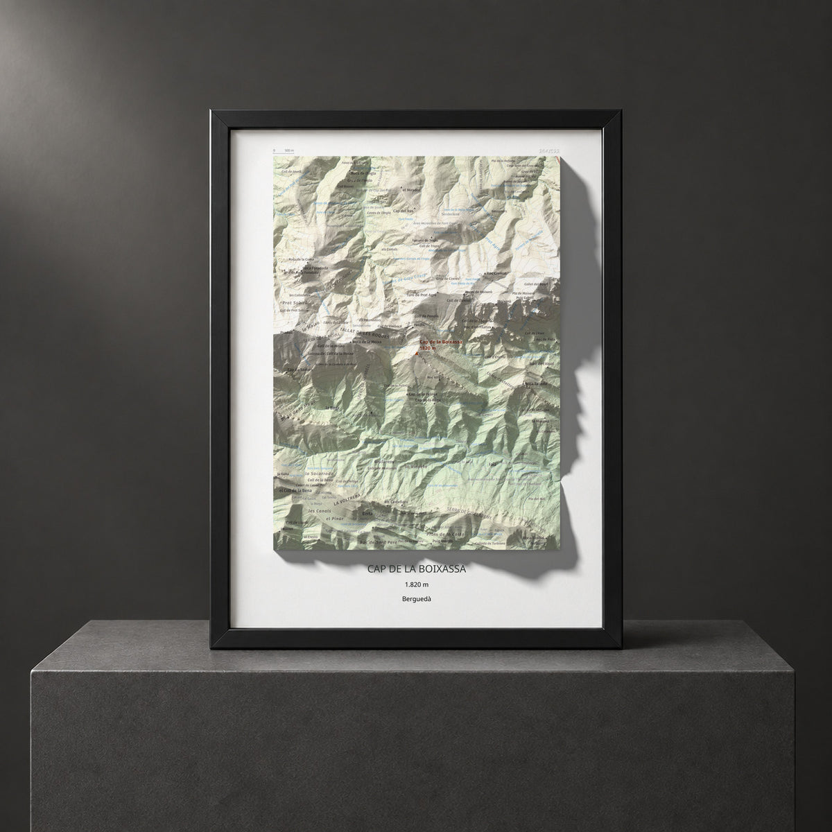 Mapa de relieve de Cap de la Boixassa, 1820 m, Berguedà, lámina 100 Cims de Trobart. Presentación enmarcada. 30 × 40 cm.