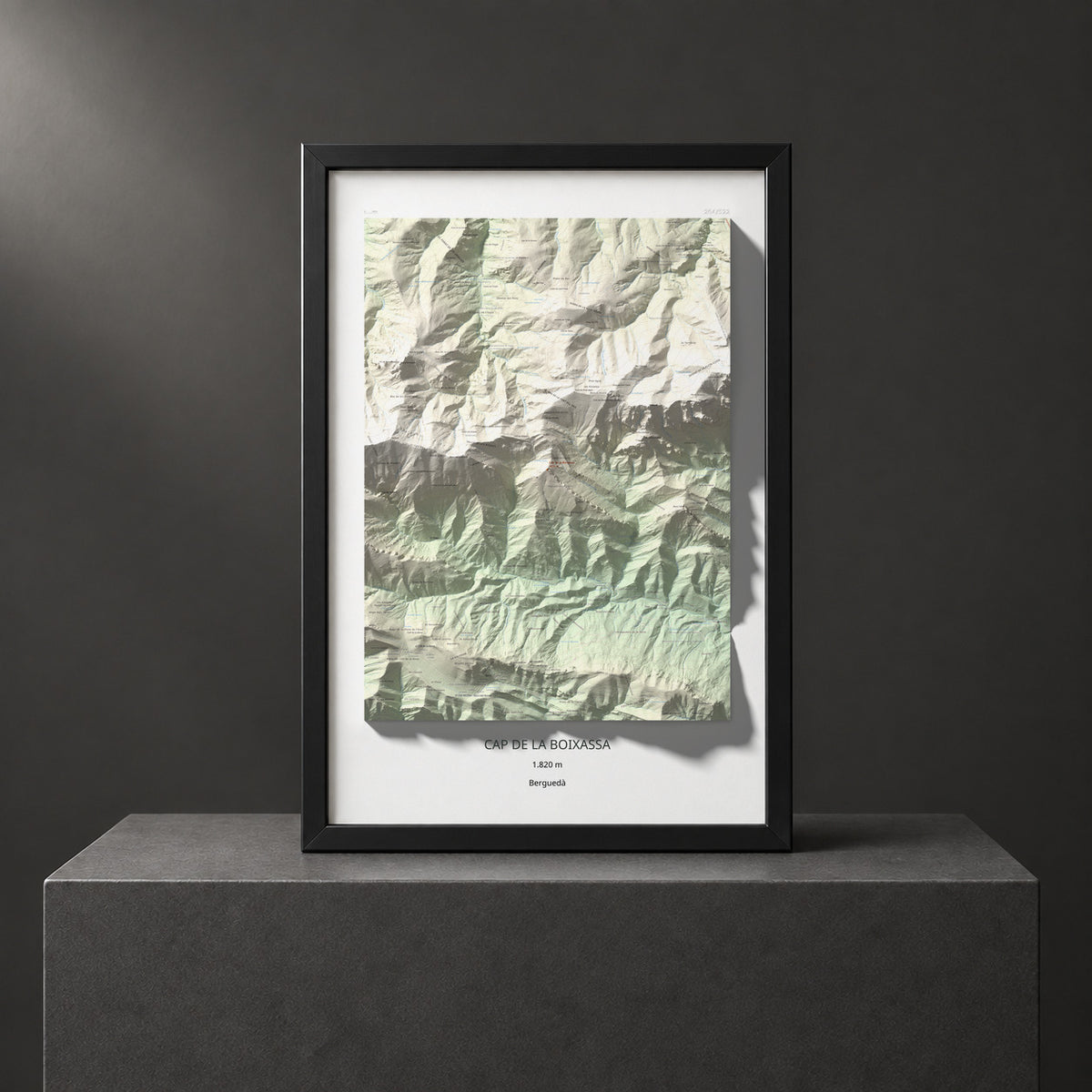Mapa de relieve de Cap de la Boixassa, 1820 m, Berguedà, lámina 100 Cims de Trobart. Presentación enmarcada. 61 × 91 cm.