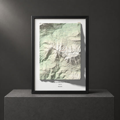 Mapa de relieve de Cap de la Gallina Pelada, 2321 m, Berguedà, lámina 100 Cims de Trobart. Presentación enmarcada. 50 × 70 cm.