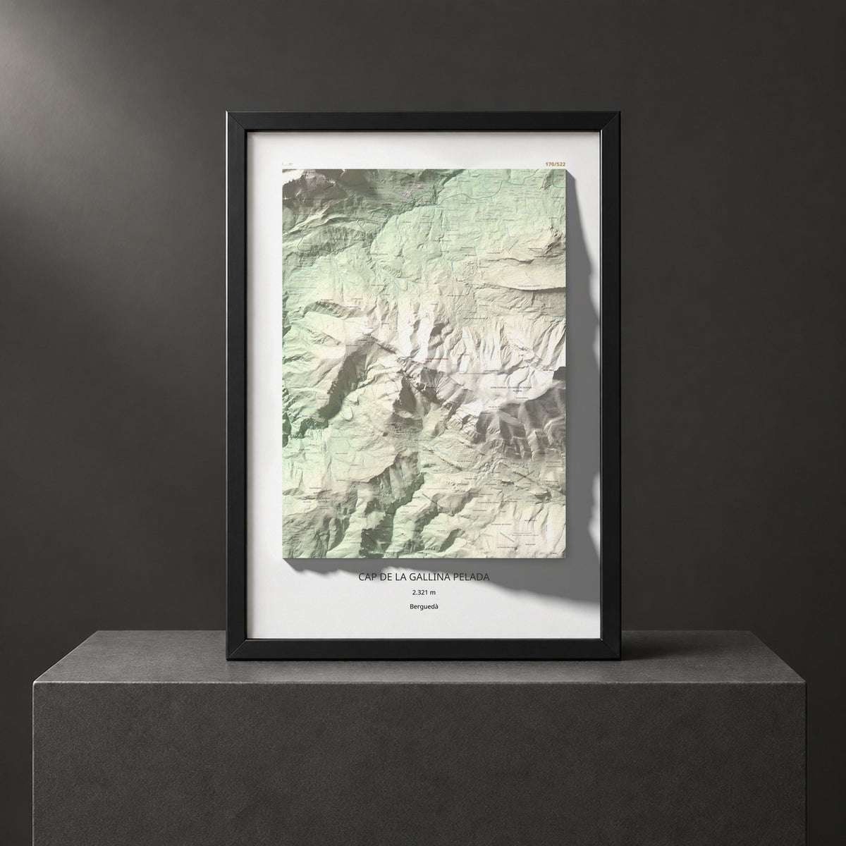 Mapa de relieve de Cap de la Gallina Pelada, 2321 m, Berguedà, lámina 100 Cims de Trobart. Presentación enmarcada. 70 × 100 cm.