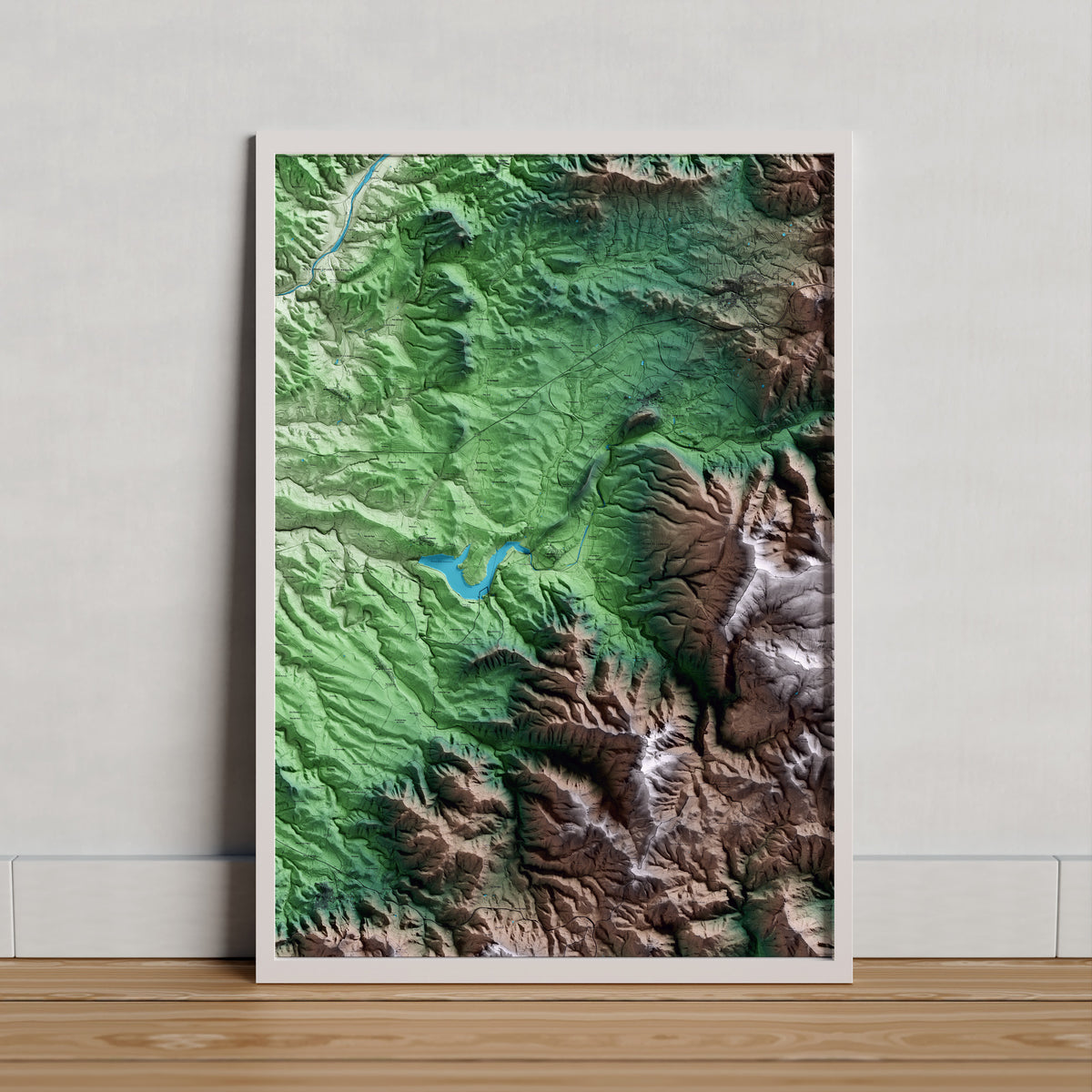 Mapa artístico del relieve de Capçanes, al Priorat, con 15 km de entorno y base topográfica ICGC. Presentación enmarcada.
