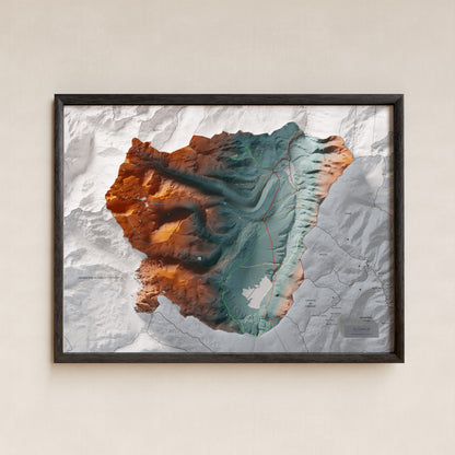 Mapa de relleu del Capcir, amb el territori en color i l’entorn en blanc. Presentació amb marc. 30 × 40 cm. Estil Contrastat.