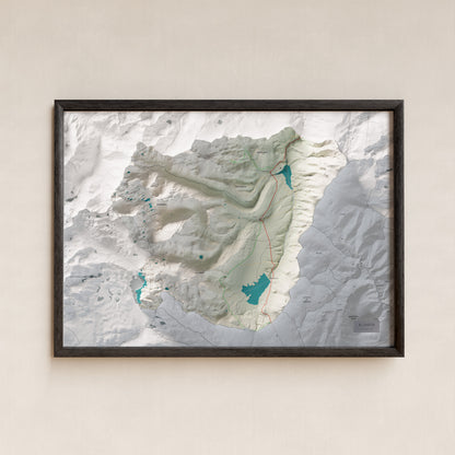 Mapa de relleu del Capcir, amb el territori en color i l’entorn en blanc. Presentació amb marc. 50 × 70 cm. Estil Cartogràfic.