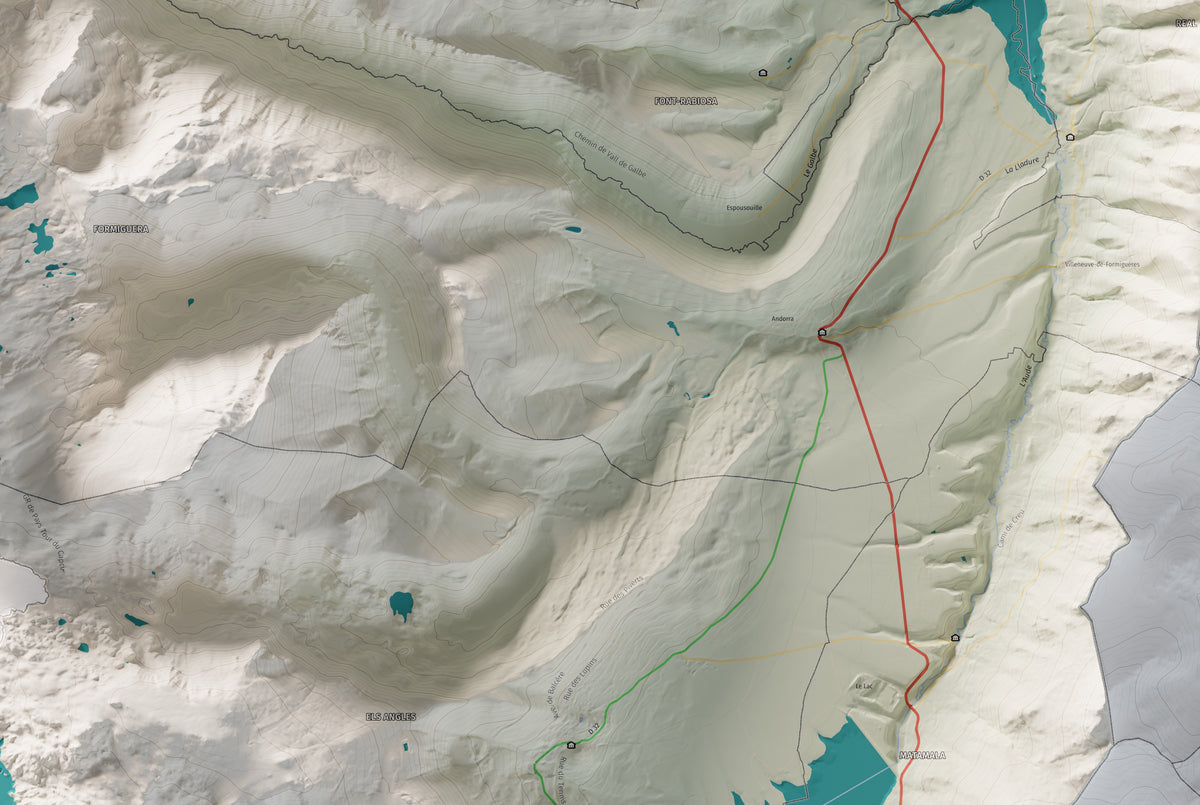 Mapa de relleu del Capcir, amb el territori en color i l’entorn en blanc. Detall de la part central. 61 × 91 cm. Estil Cartogràfic.
