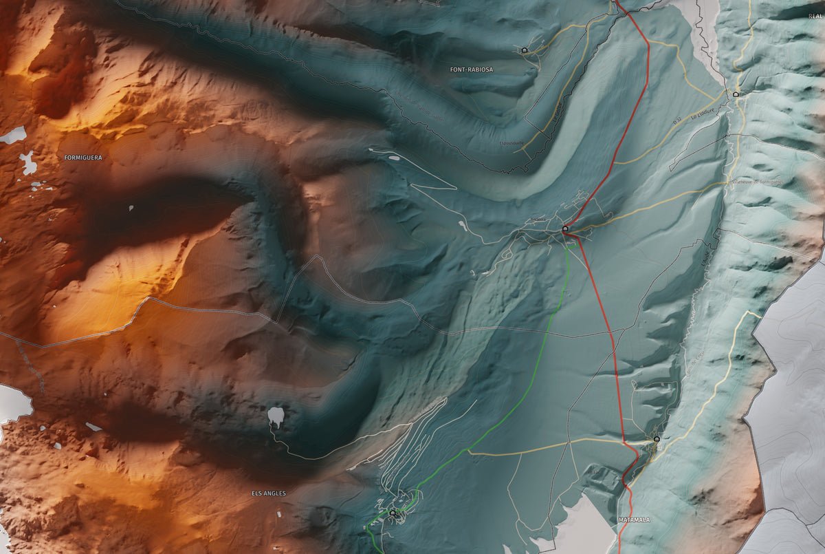 Mapa de relleu del Capcir, amb el territori en color i l’entorn en blanc. Detall de la part central. 61 × 91 cm. Estil Contrastat.