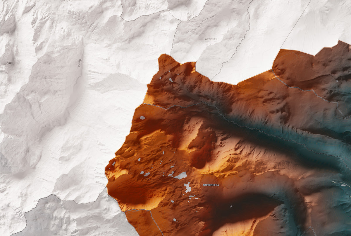 Mapa de relleu del Capcir, amb el territori en color i l’entorn en blanc. Detall de la part superior esquerra. 61 × 91 cm. Estil Contrastat.