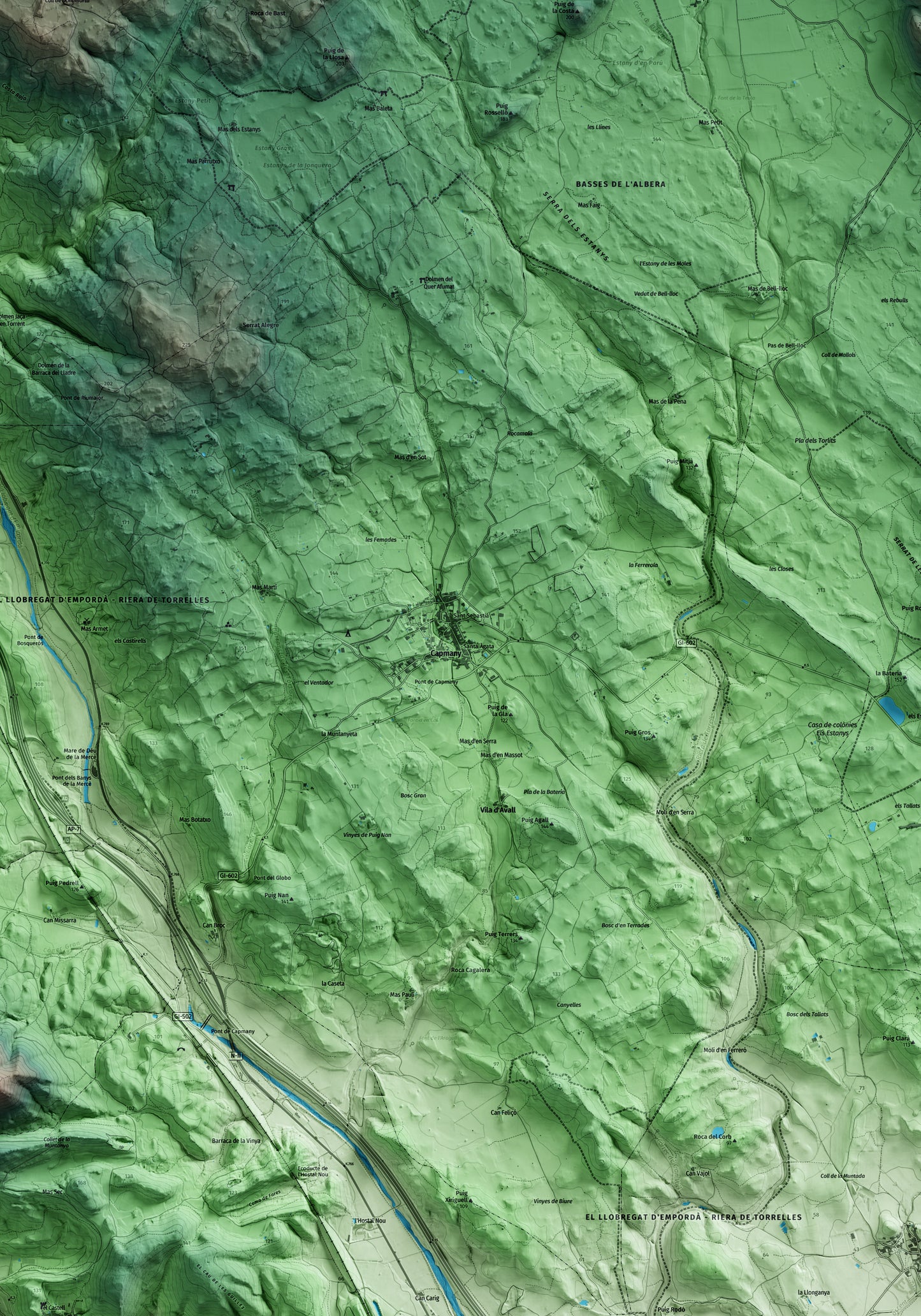 Mapa artístico del relieve de Capmany, al Alt Empordà, con 15 km de entorno y base topográfica ICGC. Detalle de la zona central.