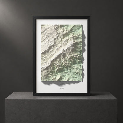 Mapa de relieve de Caro, 1441 m, Baix Ebre, lámina 100 Cims de Trobart. Presentación enmarcada. 70 × 100 cm.