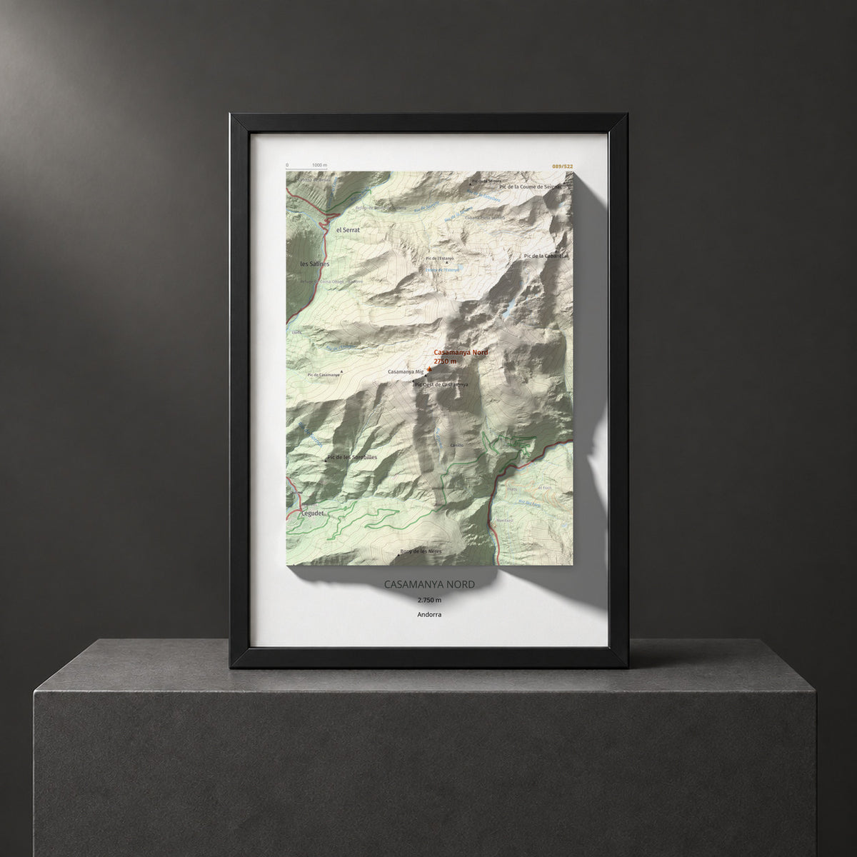Mapa de relieve de Casamanya Nord, 2750 m, Andorra, lámina 100 Cims de Trobart. Presentación enmarcada. 21 × 30 cm.