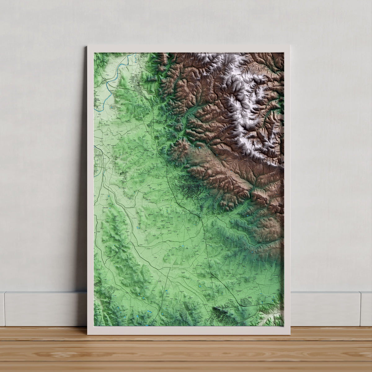 Mapa artístico del relieve de Cassà de la Selva, al Gironès, con 15 km de entorno y base topográfica ICGC. Presentación enmarcada.