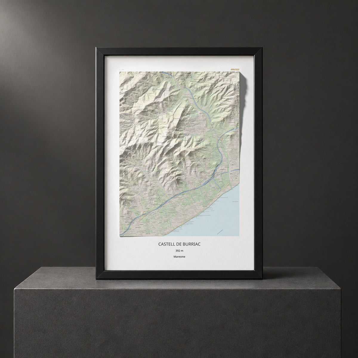 Mapa de relieve de Castell de Burriac, 392 m, Maresme, lámina 100 Cims de Trobart. Presentación enmarcada. 70 × 100 cm.