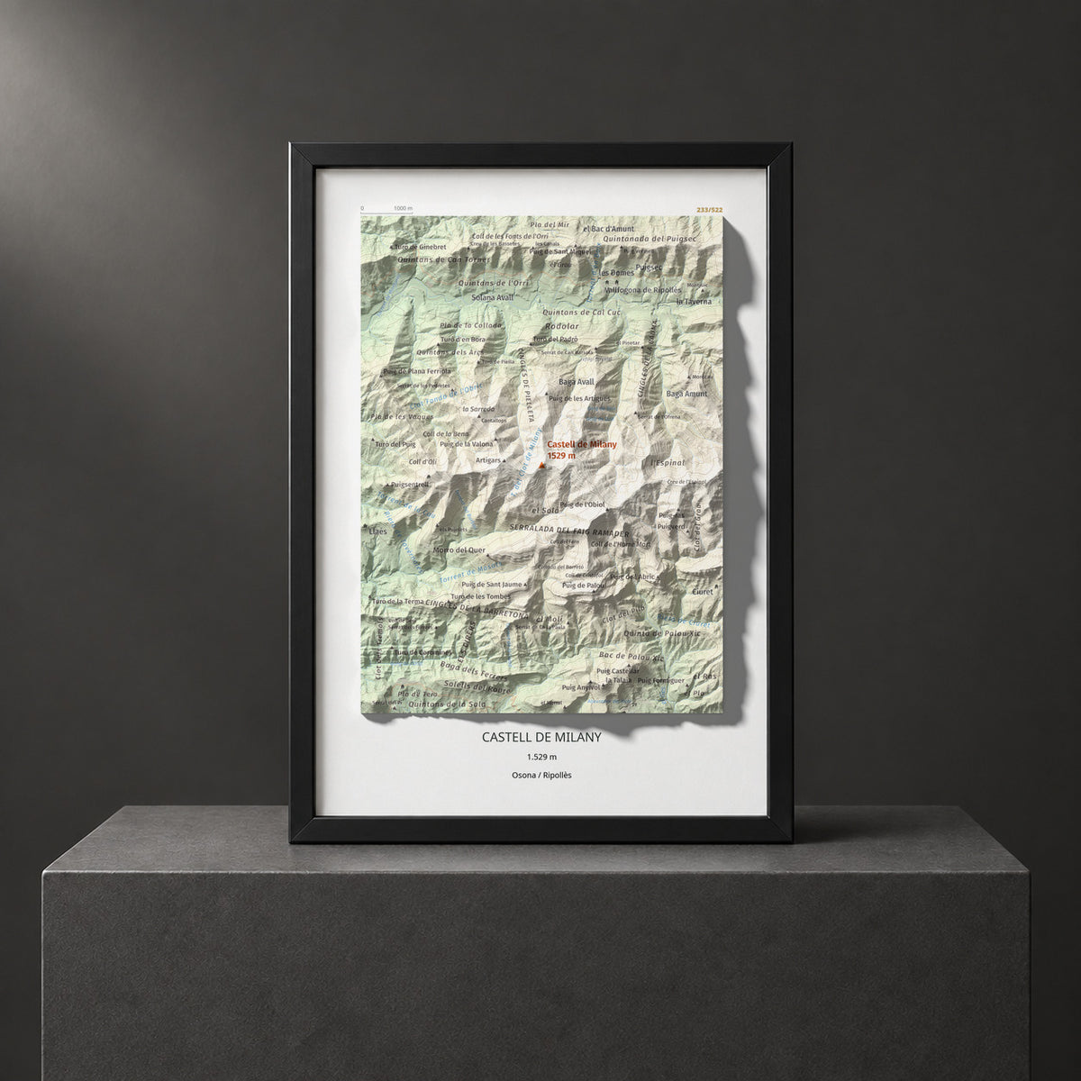 Mapa de relieve de Castell de Milany, 1529 m, Osona · Ripollès, lámina 100 Cims de Trobart. Presentación enmarcada. 21 × 30 cm.
