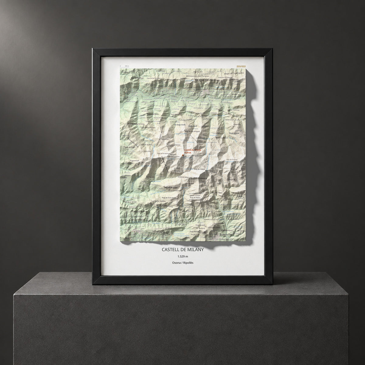 Mapa de relieve de Castell de Milany, 1529 m, Osona · Ripollès, lámina 100 Cims de Trobart. Presentación enmarcada. 30 × 40 cm.