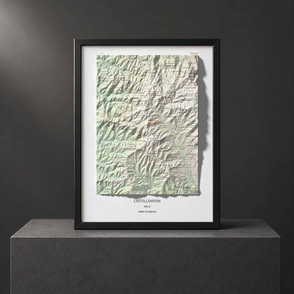 Mapa de relieve de Castellsapera, 939 m, Vallès Occidental, lámina 100 Cims de Trobart. Presentación enmarcada. 30 × 40 cm.